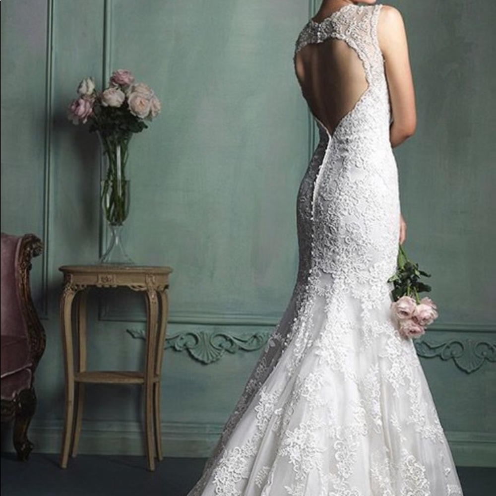 Allure 9104 Wedding Dress keyhole back NWT size 2